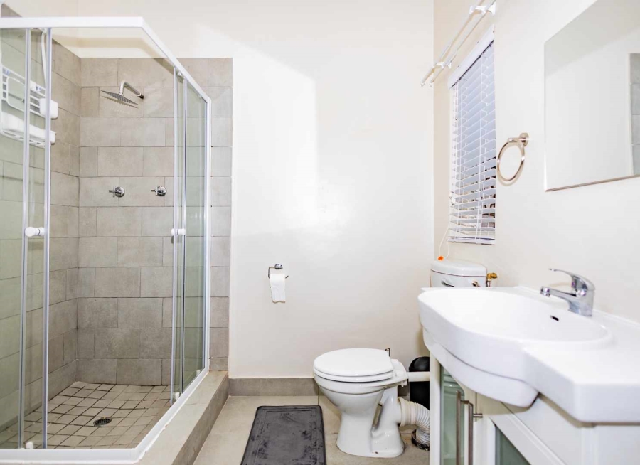 To Let 1 Bedroom Property for Rent in Oakdale Western Cape